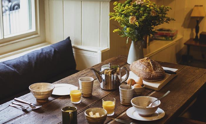 Right in the heart of Hay on Wye, enjoy relaxed, self catered meals in this former pub whilst watching the town buzz with activity outside.